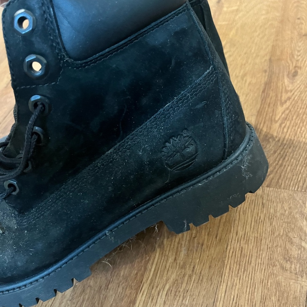 Black timberland boots